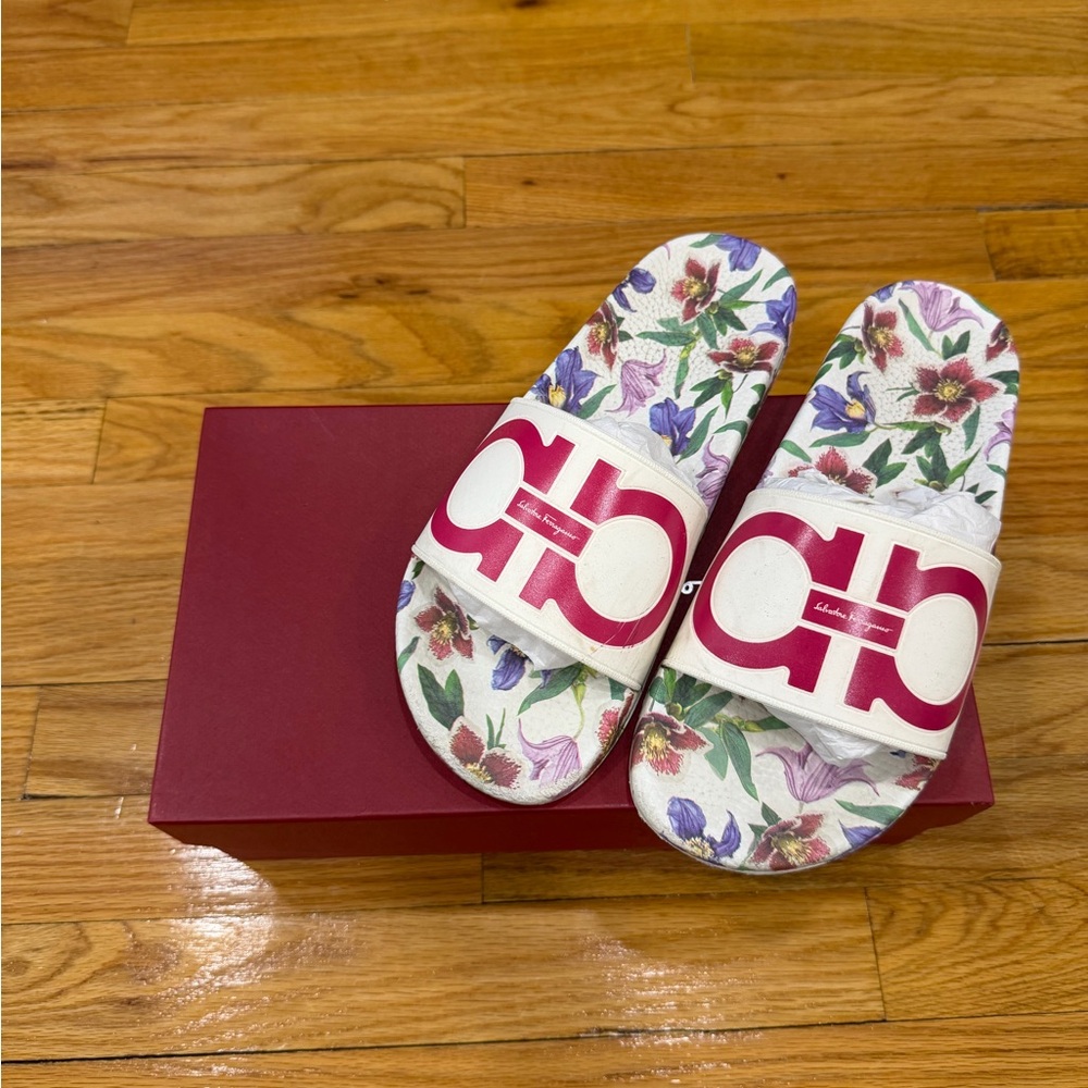 Salvatore Ferragamo Floral Gancini Slide Sandals Pink White Size 9